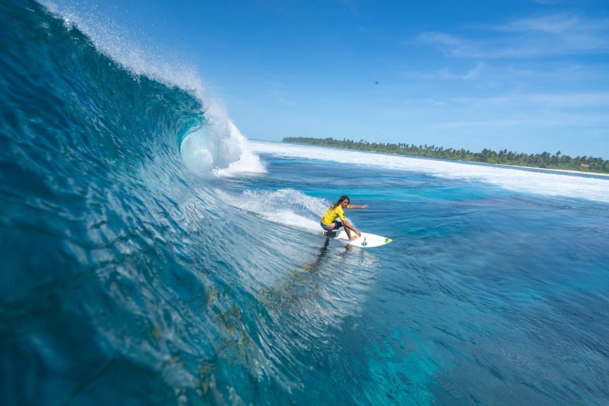 Surfing in the Maldives: A Guide to the Breaks and Seasons