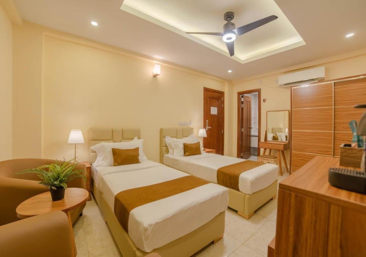 Deluxe King Room - Partial Sea View