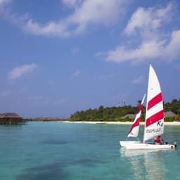 Catamaran Sailing Adventure in the Maldives – Glide Across Turquoise Waters 2