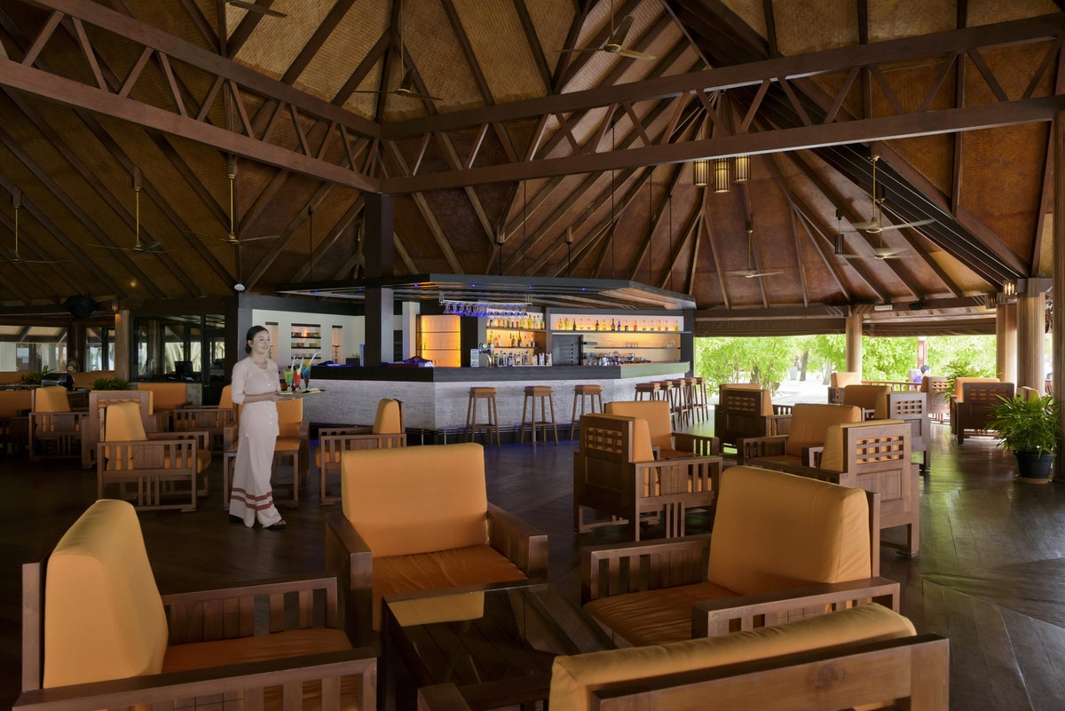 Paradise Island Resort's hulhangu-bar image