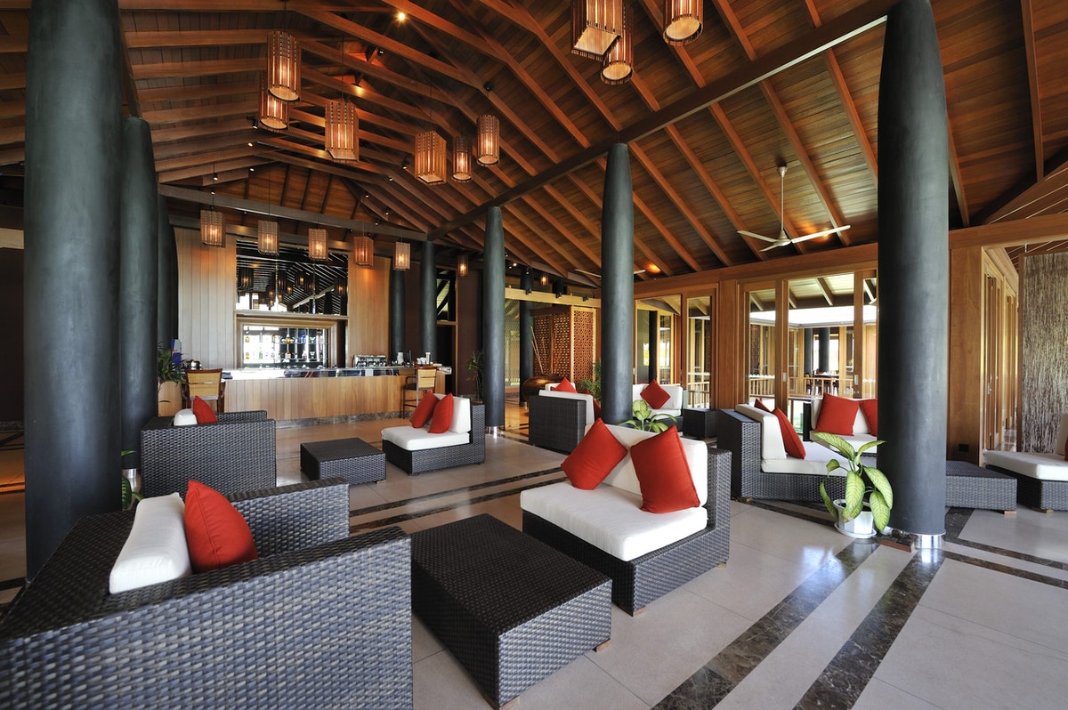 Paradise Island Resort's lagoon-restaurant image